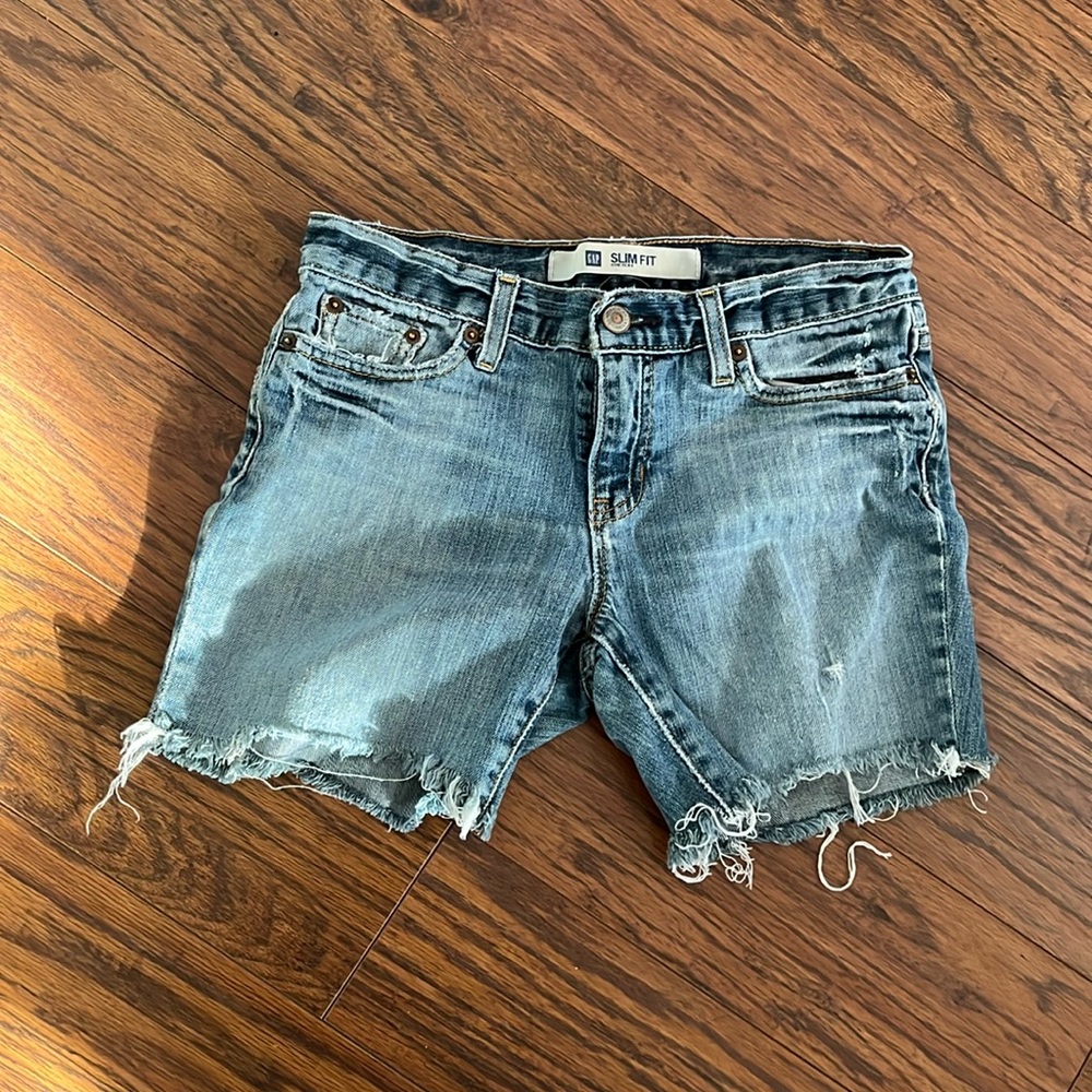 GAP Slim Fit stretch jean shorts - Picture 1 of 8